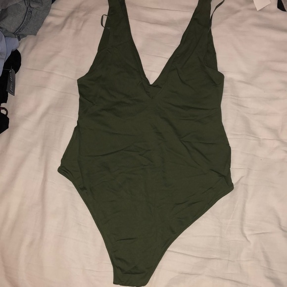 Zara Sleeveless V-Neck Bodysuit - Picture 5 of 8